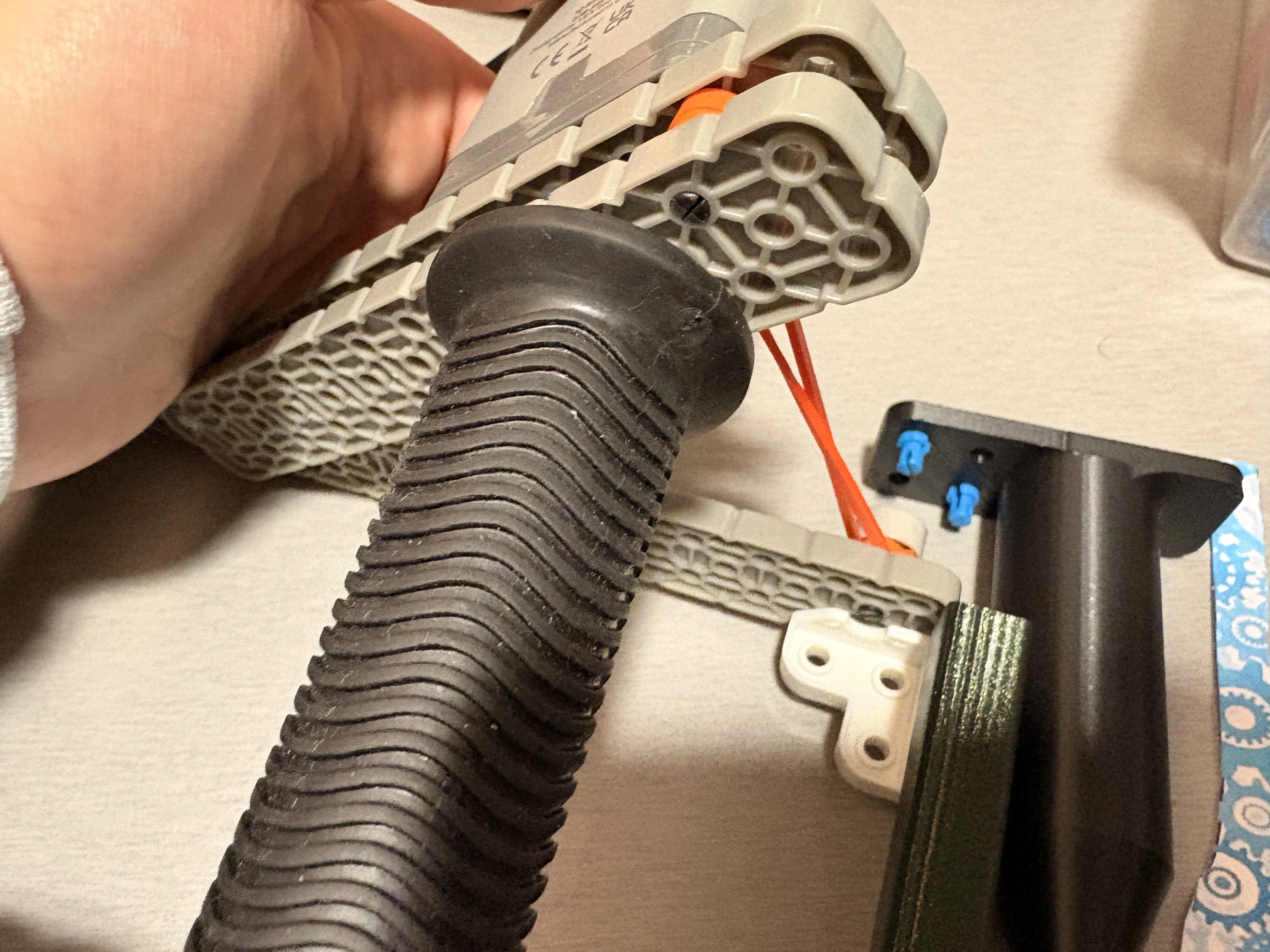 TKOM Robot tensioner